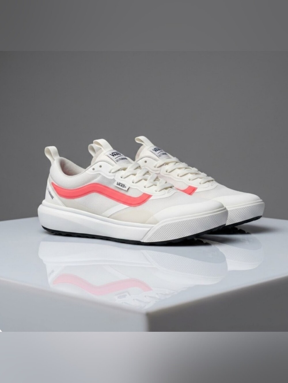 NEW! Vans Women White Ultrarange Sneakers with Pink Side Wave Sz 10